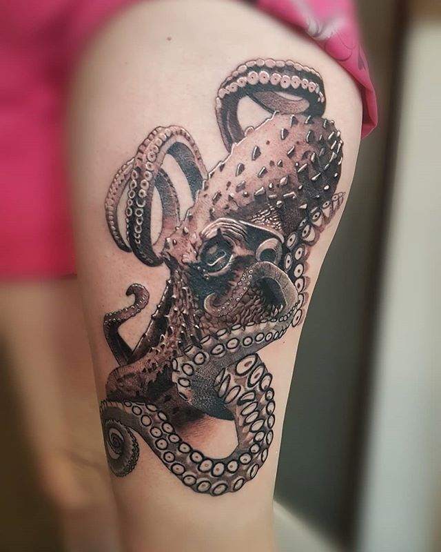 Black and grey tattoo of an Octopus on the left leg