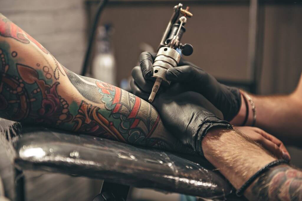 Man making a tattoo on the hand