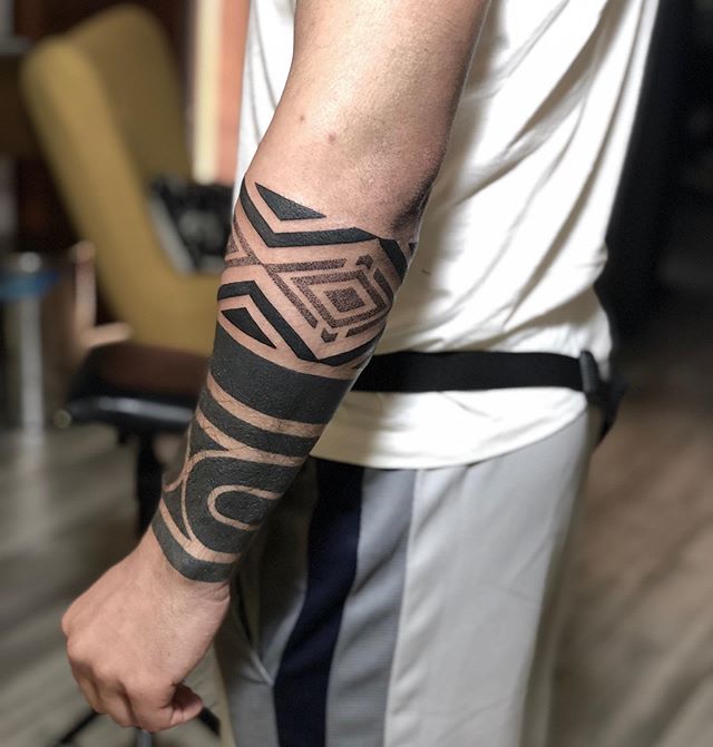 Geometric tattoo of lines on the left hand