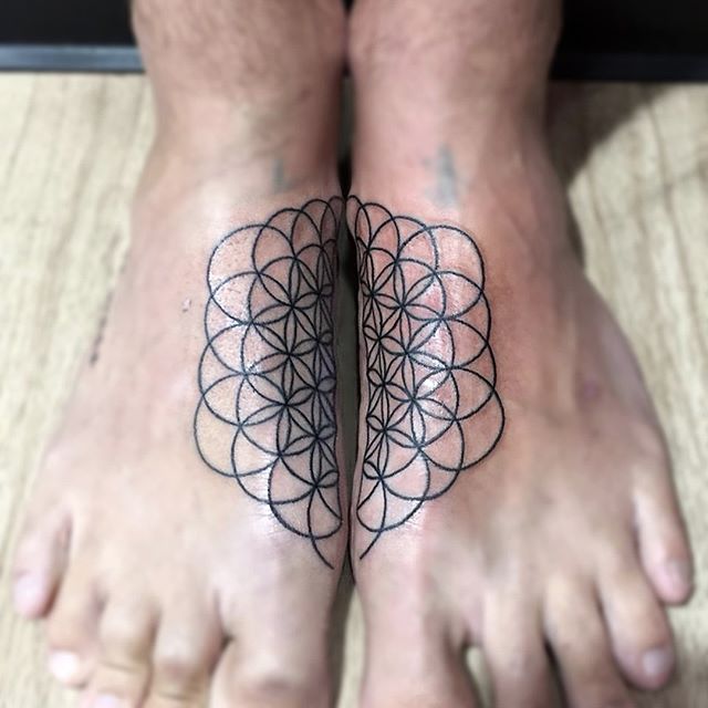 Geometric tattoo of circles on the feet