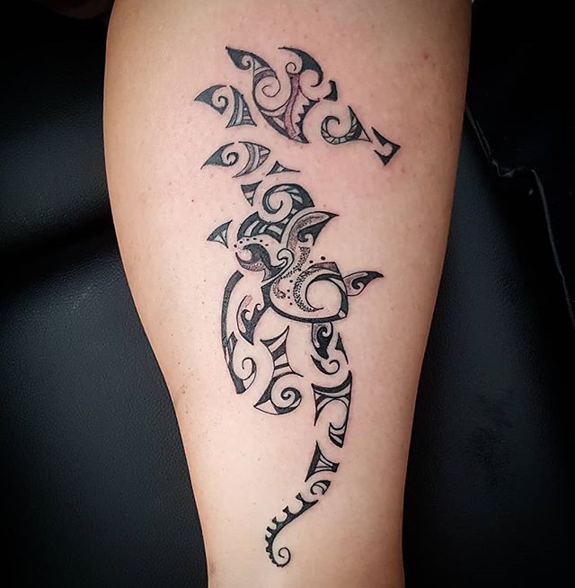 Maori tattoo of a see horse on the leg