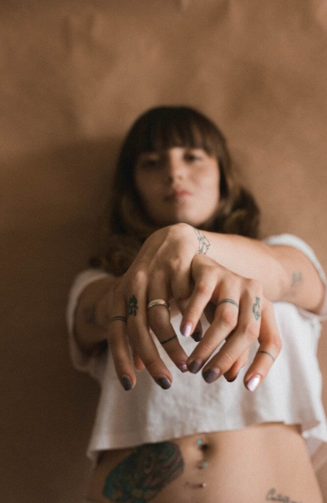 Tattoo on the fingers