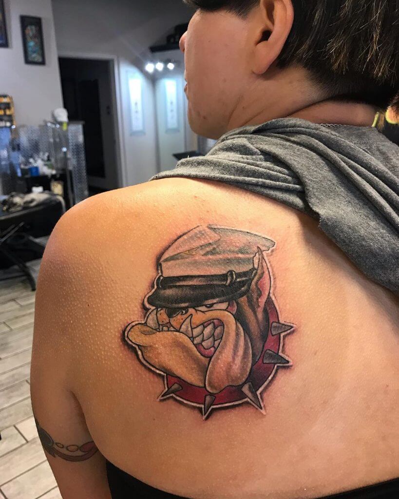 Sticker tattoo of a bulldog on the left shoulder
