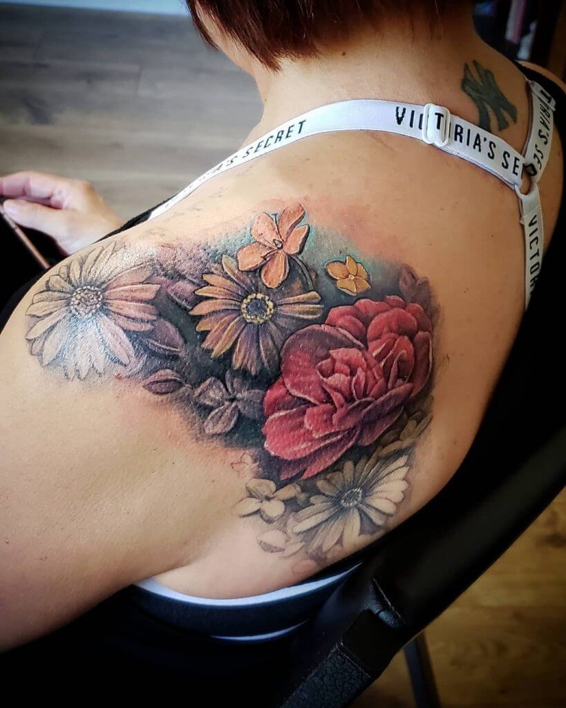 Color Female tattoo of flowers on the left shoulder