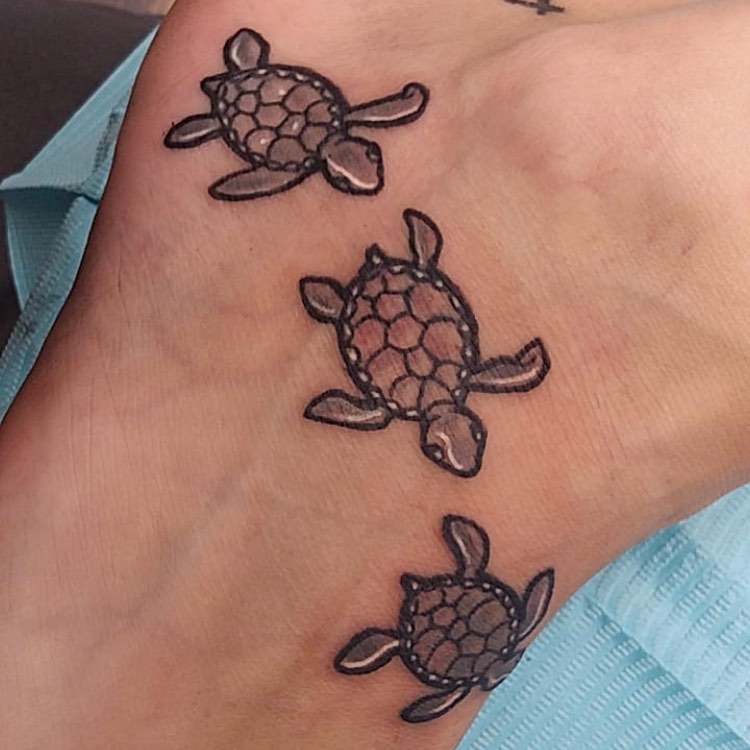 Color Animal tattoo of turtles on the foot