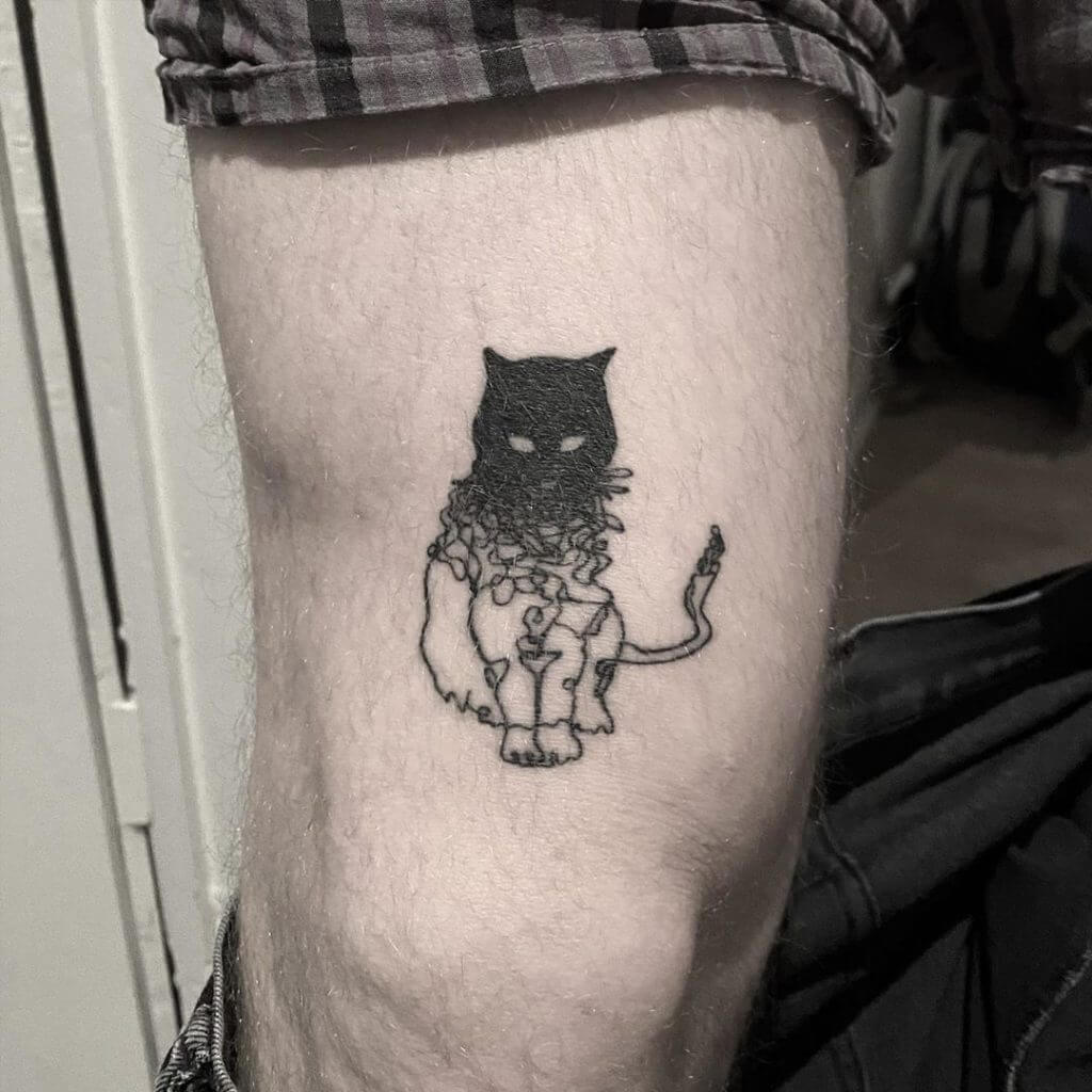 Small black abstract tattoo on the right thigh