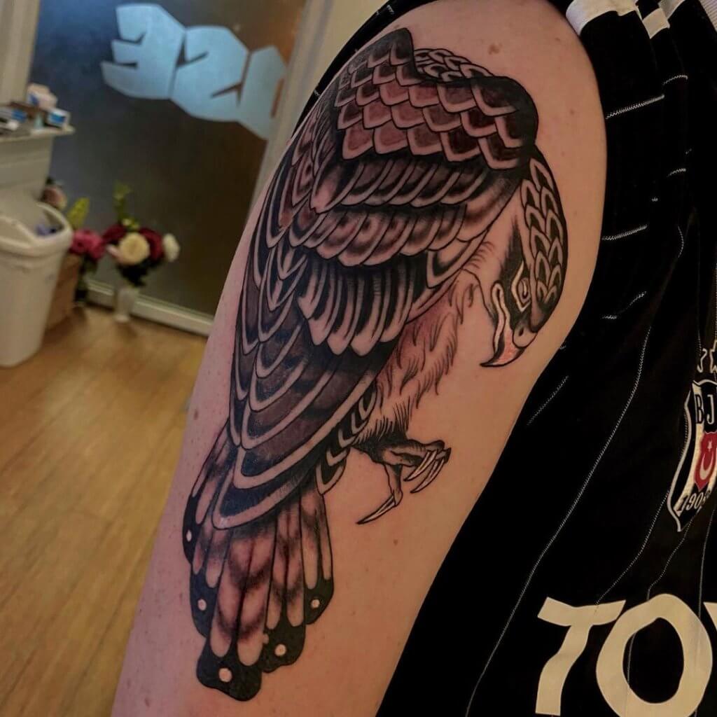 Falcon Tattoos: Embrace the Majesty of These Birds in Ink 3