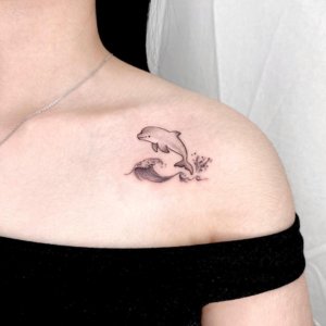 A DOLPHIN tattoo can look gorgeous anywhere on your body 5