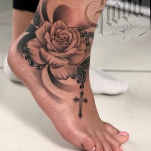 Some interesting ideas for women Foot tattoos 3