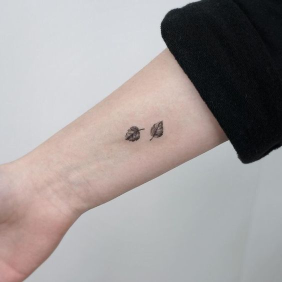 10 beautiful minimalist leaf tattoos