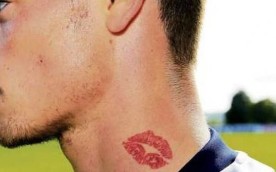 Why lips on neck tattoo looks so sexy and outstanding