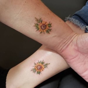 10 Reasons why are minimalist sunflower tattoos so fascinating 2