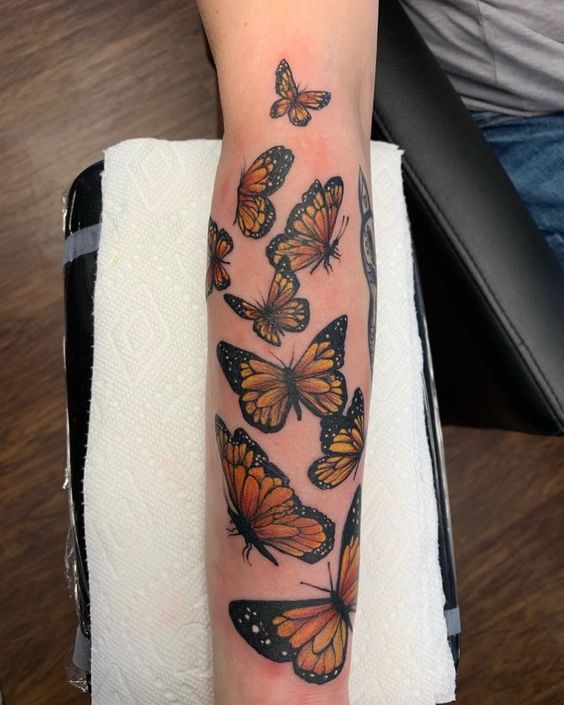 15 Mind-blowing monarch butterfly tattoo designs
