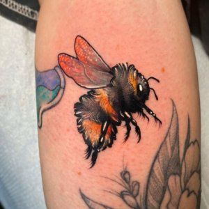 20 Best bee tattoo ideas to inspire your next tattoo 9