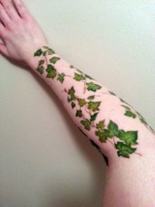 Ivy tattoo is interesting idea for men 2