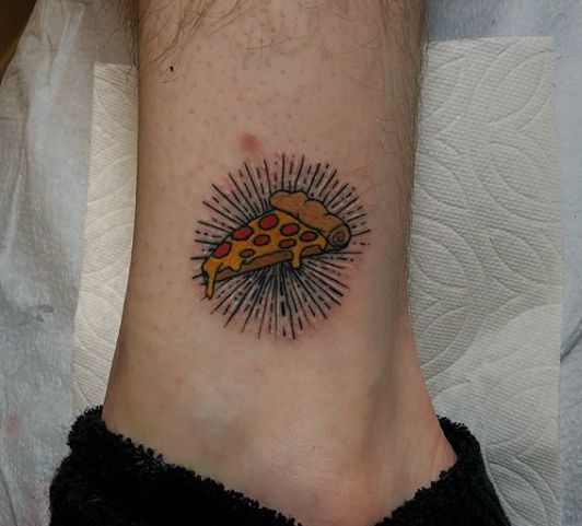 Are these minimalist pizza tattoos unusual?