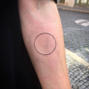 Best circle tattoos for men and women 1