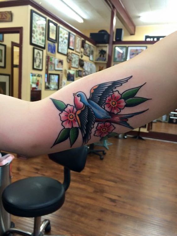 Interesting old school swallow tattoos for you