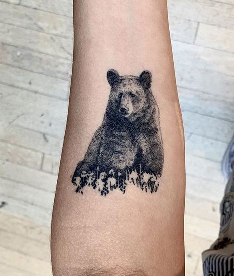 Forearm realistic bear tattoo