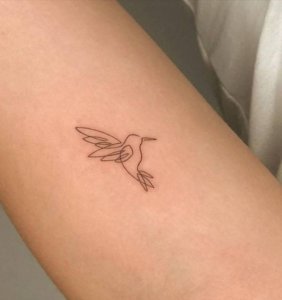 Simple hummingbird tattoos make unforgettable effect 4