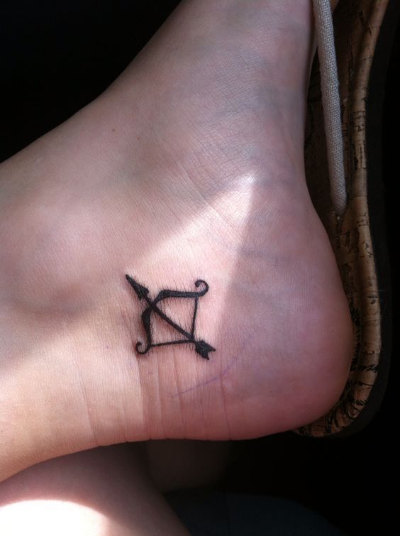Simple and meaningful: Bow and arrow small tattoo ideas