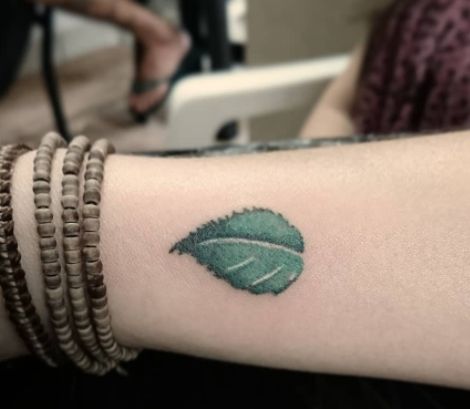 10 Leaf Wrist Tattoos for Nature Enthusiasts: Botanical Beauty